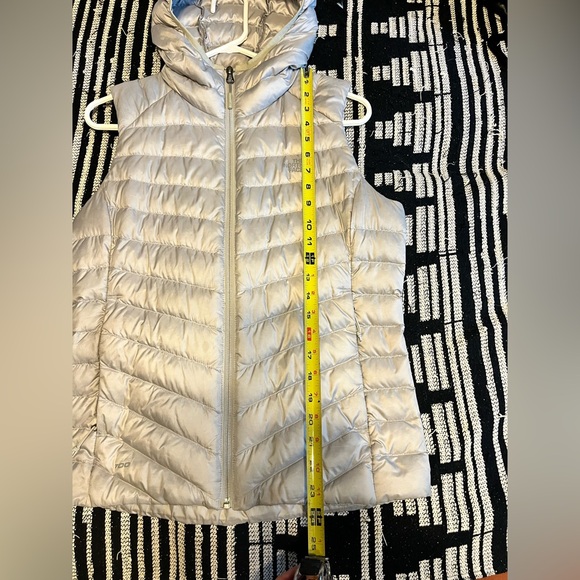 The North Face Light Gray 700 Full Vest - Picture 7 of 15